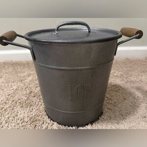 Galvanized Metal Ice Bucket Beverage Tub w Lid & Liner Farmhouse Bar Decor